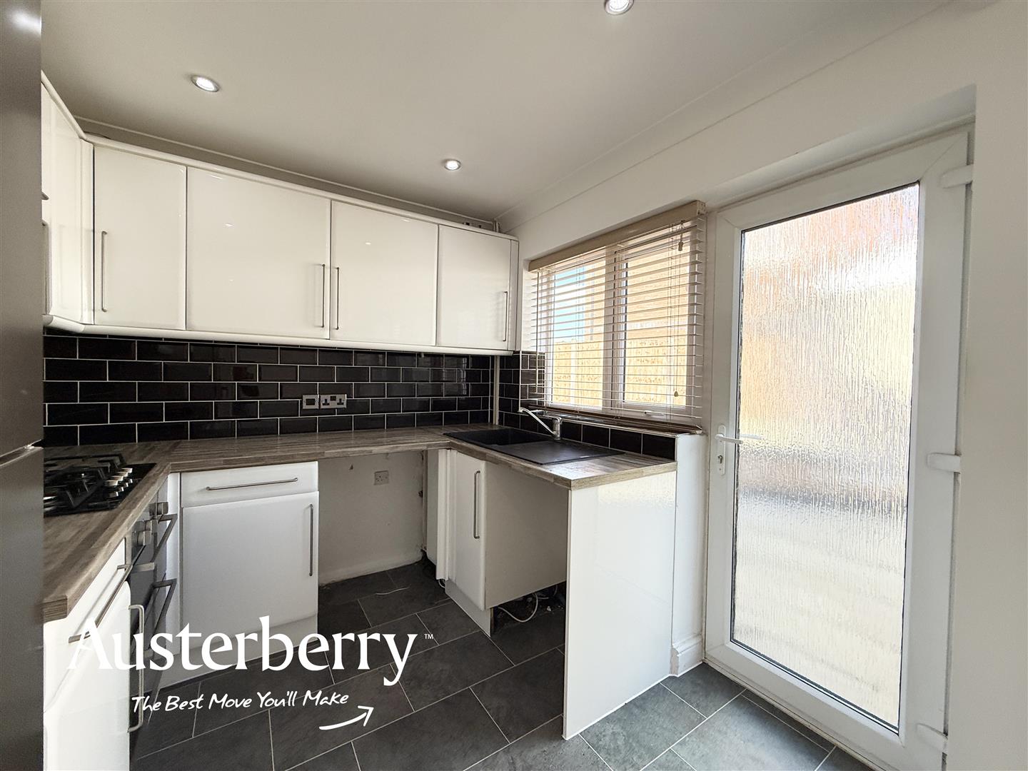 3 bed property in Bowfell Grove, Stoke-On-Trent